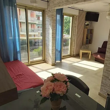Piscine A Les Palmiers 1er Etage Апартаменты Йер